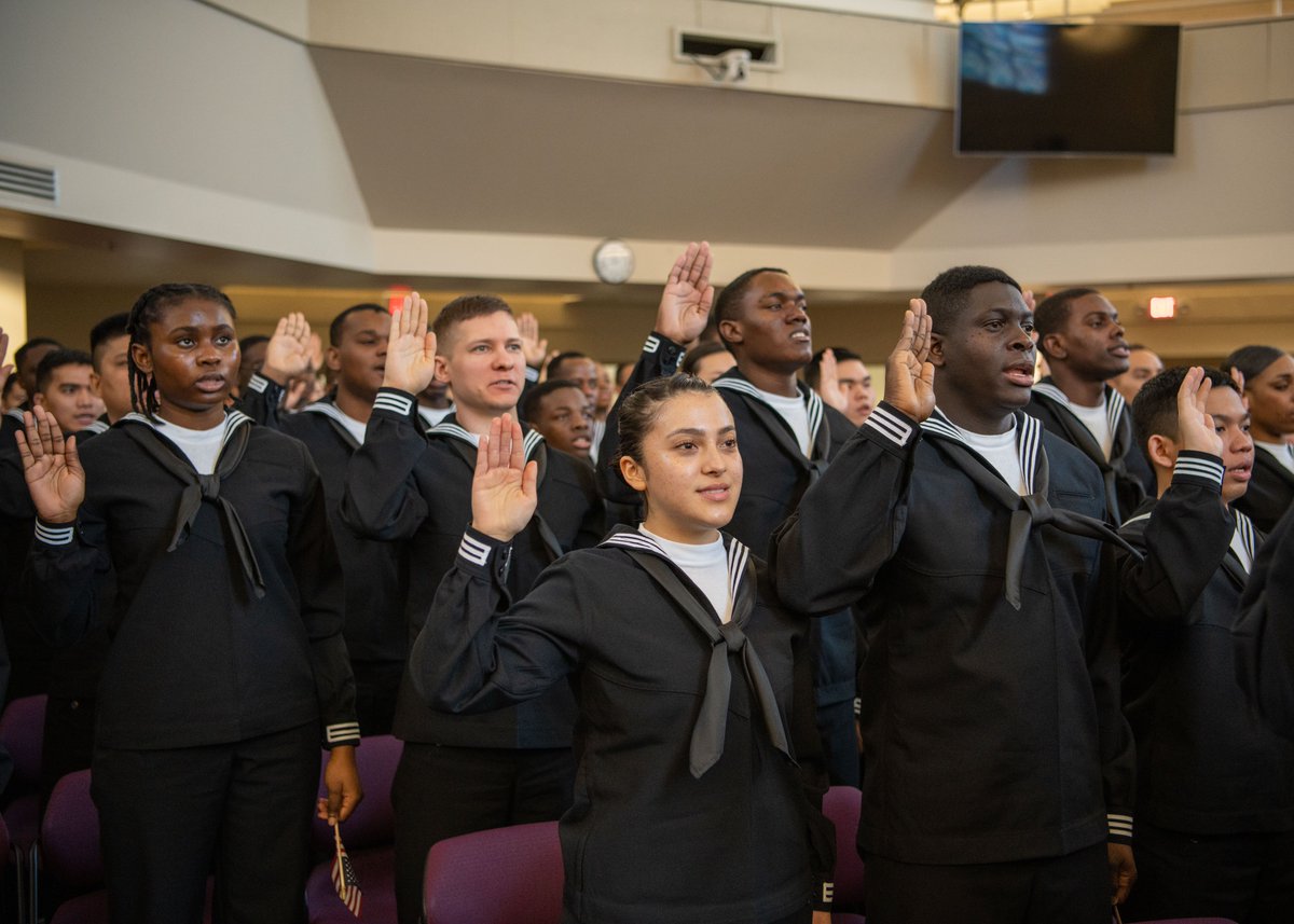 NavyRTC's tweet photo. Congratulations to the Recruits and Sailors who pledged the Naturalization Oath of Allegiance to the United States of America!
 #RTC #Bootcamp #naturalizationceremony https://t.co/6iqvmwWjXn