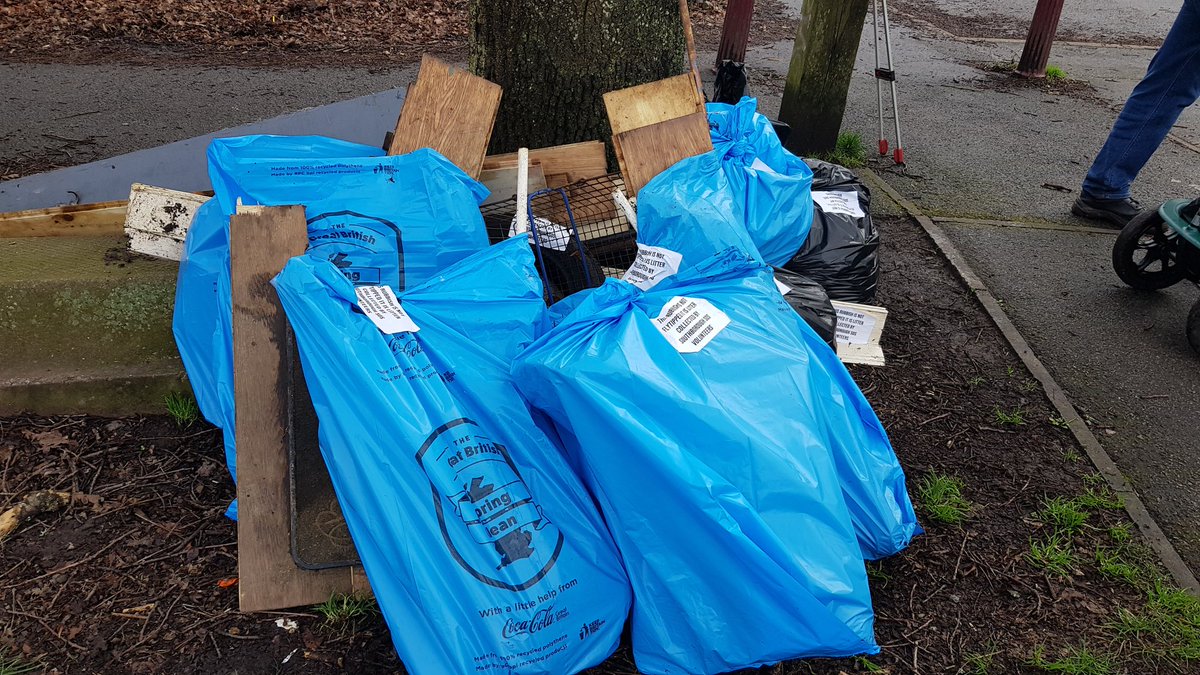 SosSouthborough's tweet photo. A mass of litter collected from around Barnetts Wood Estate again this morning...😥😥 @KeepBritainTidy #litterheroes #streetclean #lovewherewelive #volunteer https://t.co/kSuAlLACip