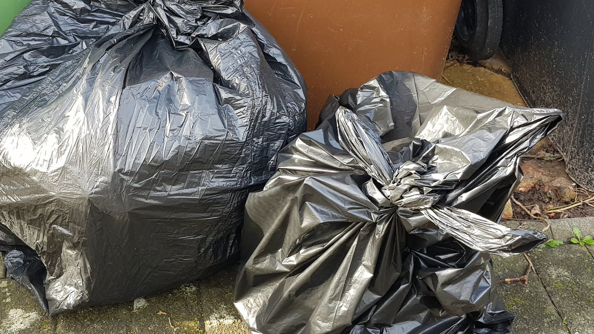 A mass of litter collected from around Barnetts Wood Estate again this morning...😥😥 @KeepBritainTidy #litterheroes #streetclean #lovewherewelive #volunteer