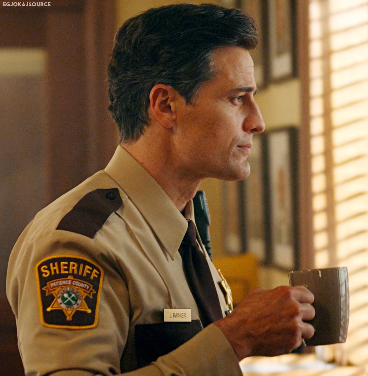 🎬 | Enver Gjokaj as Joseph Rainier – "Lone Wolf" (#ResidentAlien, 3.01).  🖤

oh i've missed him so much!!!!!