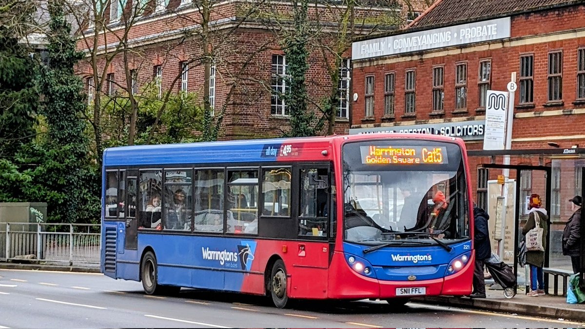 Making a dart for Warrington..

@Warringtonbuses 221 - SN11 FFL in #Sale this afternoon working a #CheshireCats CAT5 service heading to #Warrington.