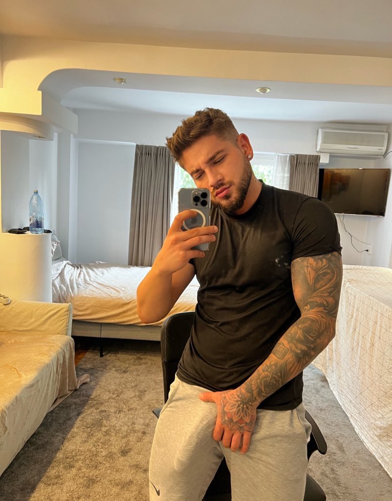Workout in my bed? Rt if yes #fitness