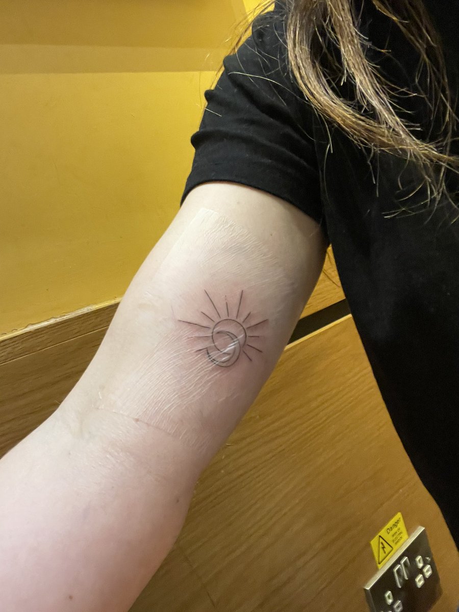 Amy Woodrow tweet media