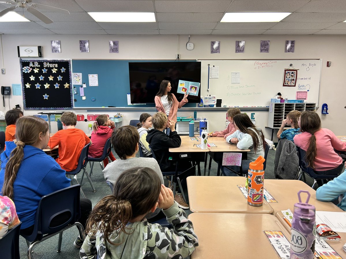 MrsBoyleAWLS's tweet image. Day 3 of the Mystery Reader Series brought us Mrs. Hanifan, Johnny’s mom! We loved hearing the Cuddle Monster! 👹💙
#righttoreadweek
#cuddlemonster