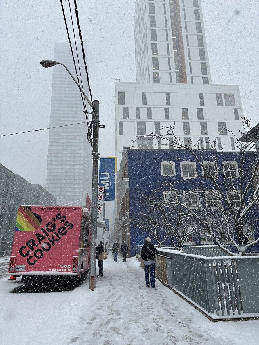 My mom would be jealous to know Craig’s Cookies is selling outside my dorm🤭