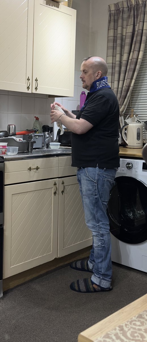 ShaunAshmore2's tweet image. Hands that do dishes and all that 🤣🤣 #fairy #fairyliquid