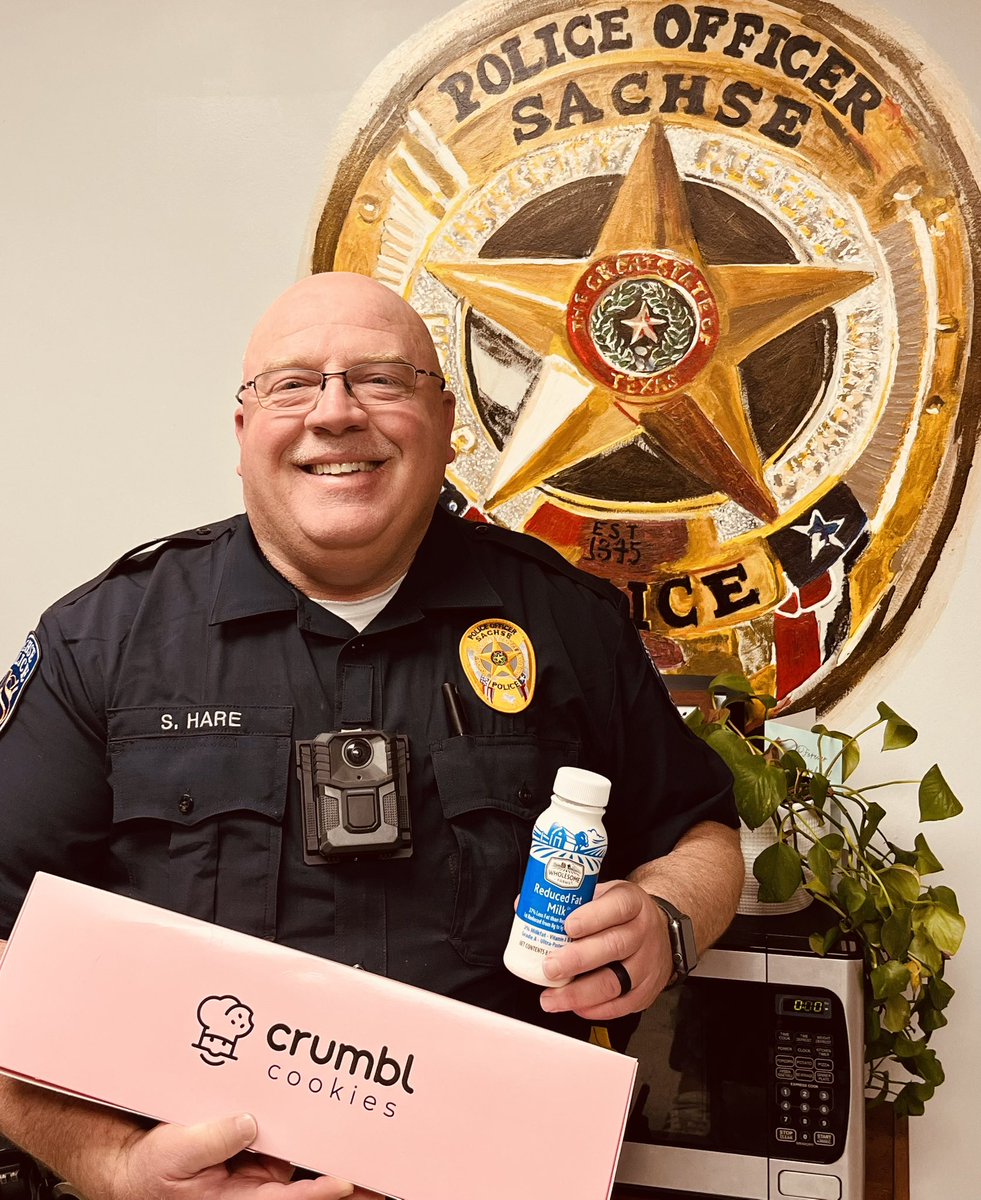 ❤️🖤❤️🖤❤️ Today is National School Resource Officer Day.  The 🅗🅤🅓🅢🅞🅝  🅟🅣🅐 took Officer Hare some Crumbl Cookies and milk.  Thank you, Officer Hare, for all you do to help keep our 🅗🅤🅓🅢🅞🅝 students and staff safe! ❤️🖤❤️🖤❤️