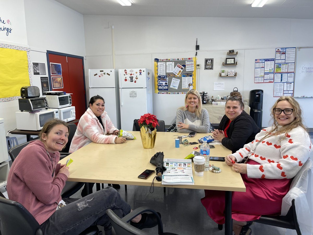 MrsAnthonyDover's tweet photo. Late post. Dover Dawgz making valentines and building and maintaining relationships among staff. Thank you Dover Social Committee! @Dover_Bulldogs https://t.co/Y6bfzS86EF