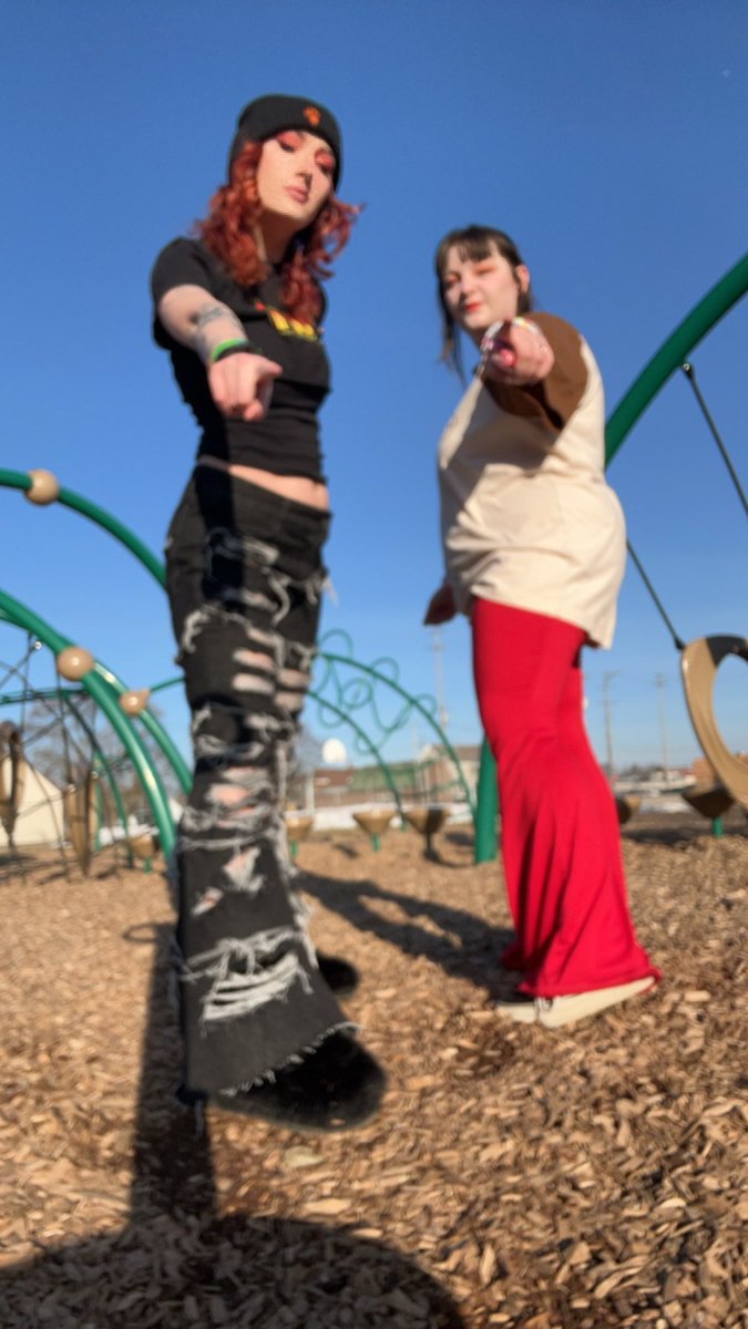 floamdick's tweet photo. go to the park with ur homies (do it do it do it) https://t.co/skPhZ57kAC