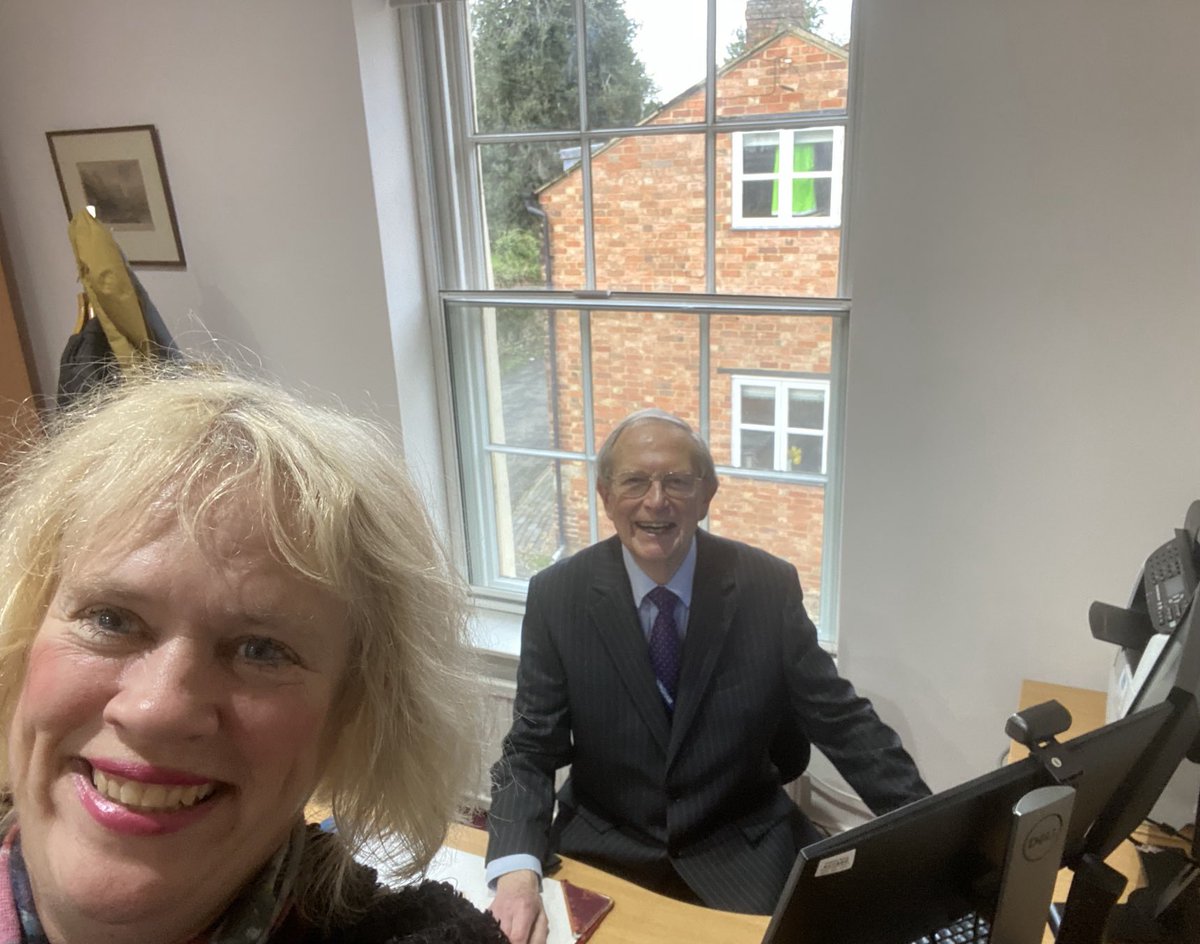 Fab to be 1st guest of education guru ⁦<a href="/profsmithers/">Prof Alan Smithers</a>⁩ Director of CEER based at <a href="/UniOfBuckingham/">The University of Buckingham</a>⁩ in his new office in the heart of the campus.Pleased he’s settled &amp; busily working on a book on education under the <a href="/conservatives/">Conservatives</a> which ⁦<a href="/AnthonySeldon/">Sir Anthony Seldon</a>⁩ is writing