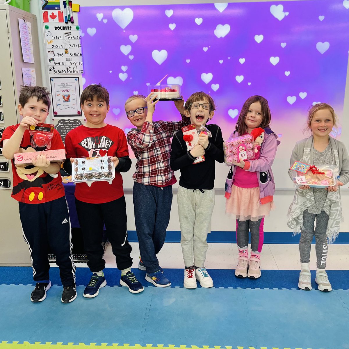 A big thank you to ⁦@stannecouncil⁩ for putting on the Happy Hearts Raffle! 🩷❤️💜 Just look at the smiles it brought to the faces of these students! ⁦⁦@StAnneOCSB⁩ #HappyHearts #ValentinesDay #ocsbJoy