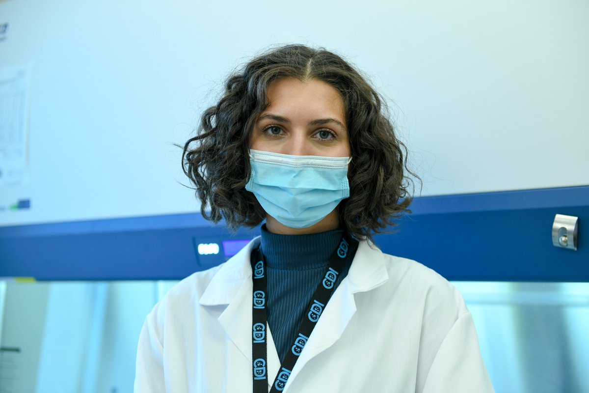 HMHSchoolofMed's tweet photo. Congratulations to med student Elizabeth Titova for her study published in @ASMicrobiology! Elizabeth led @HMHNewJersey research at the CDI providing new evidence of COVID-19 vaccine benefit among the immunocompromised. 
https://t.co/iW2jjGV2aV https://t.co/Uj3JoNP8dA