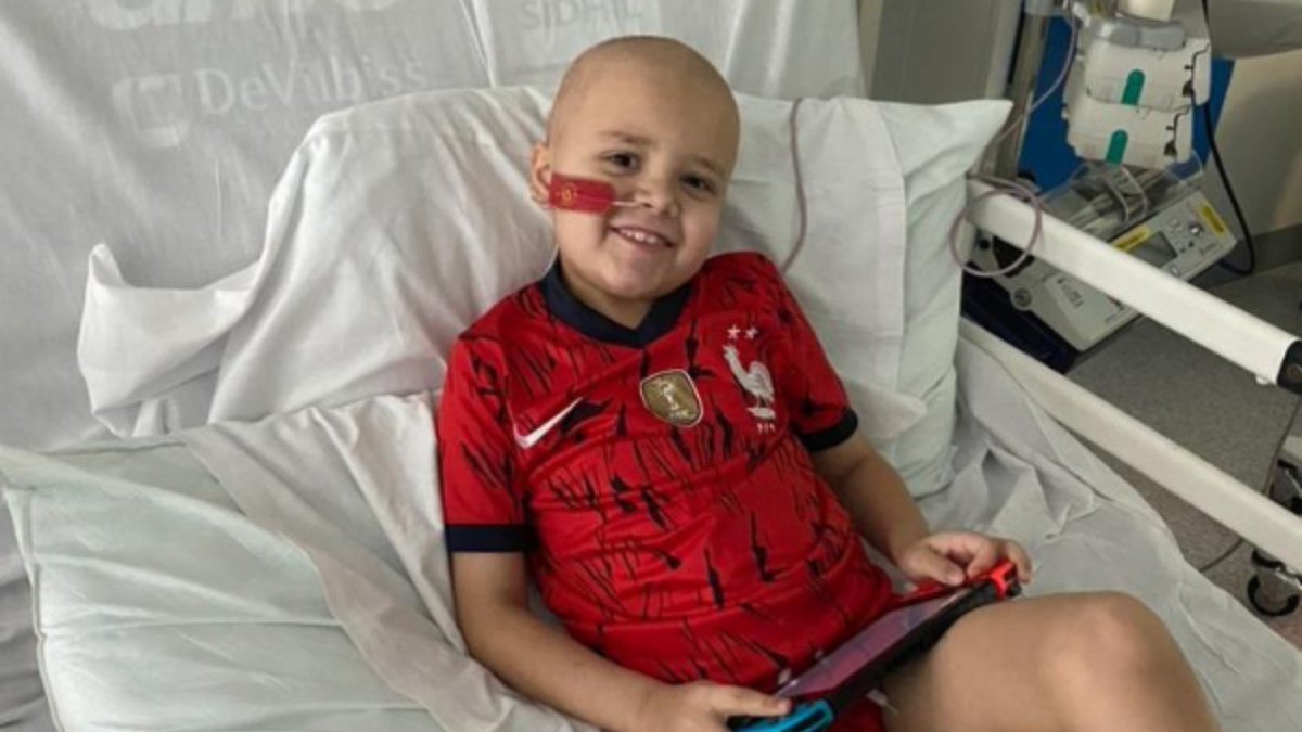 This #InternationalCancerDay, we want to shine a light on the remarkable Anderson⭐
 
Last year, Anderson was diagnosed with a rare type of non-Hodgkins lymphoma and quickly began treatment that included chemotherapy and several procedures. Read his story: orlo.uk/Xmn6j