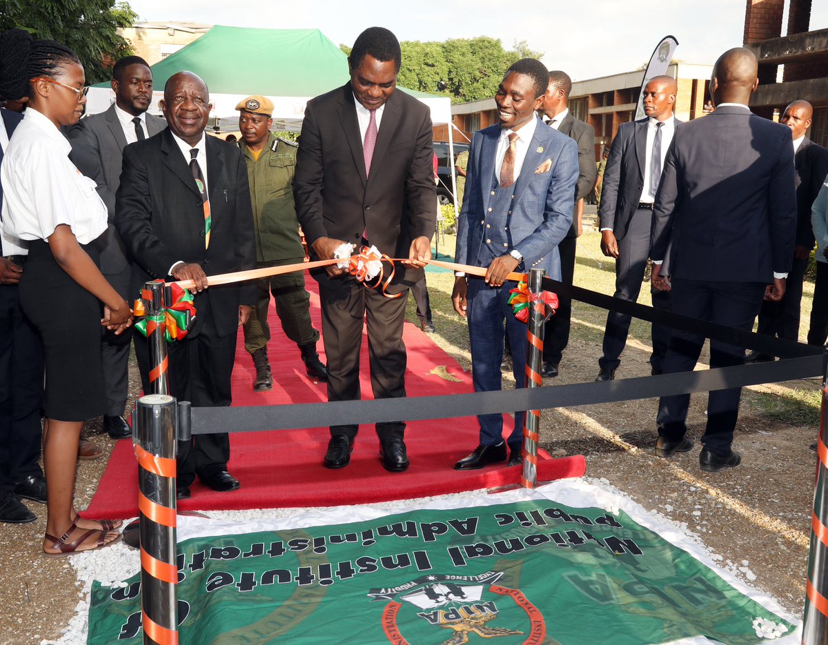 HHichilema's tweet image. August 2023, we visited #NIPA & Evelyn Hone College and committed to sink boreholes from our family resources in response to their water challenges. Today we fulfilled our pledge and officially handed over these boreholes. Great to interact with students at the 2 institutions.🇿🇲