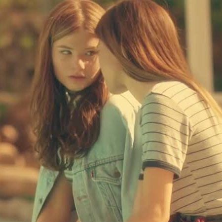 evelynsincelia's tweet photo. una niña de 12 años va a ver esto y le va a pasar lo mismo que a varias les pasó cuando vieron el video de girls like girls de hayley kiyoko https://t.co/7ulL8hHfKo