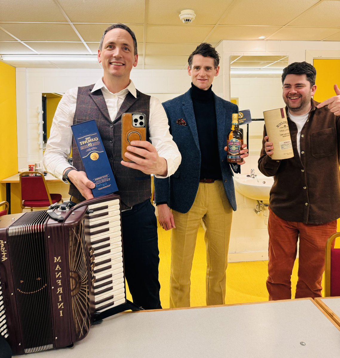 Backstage ahead of tonight’s sold-out Eden Court show with Ewen and Ross and a massive thank you to Paul Matheson for sorting out the half time tea for us!🥃 What a man 🙌 If you too would like to bring us tea to any upcoming show, then we’ll provide the biscuit 🤪😜