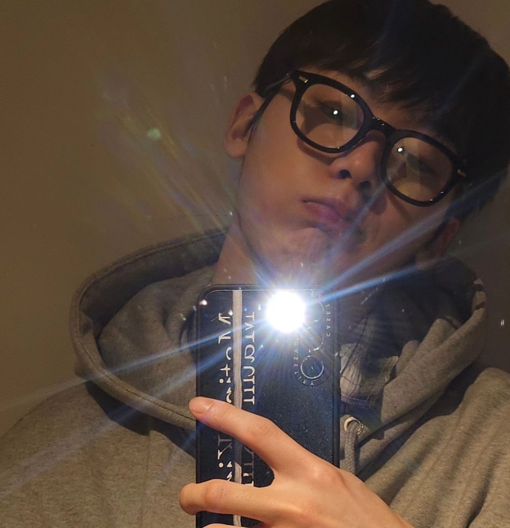WENOOOshang's tweet photo. 뿔테딴콩 🕶️ 
이뻐 🥹🍀 https://t.co/VcvWTWP073