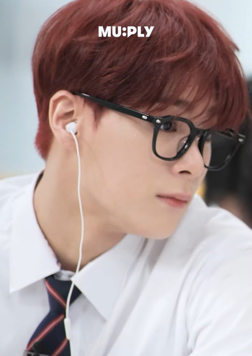 WENOOOshang's tweet photo. 뿔테딴콩 🕶️ 
이뻐 🥹🍀 https://t.co/VcvWTWP073