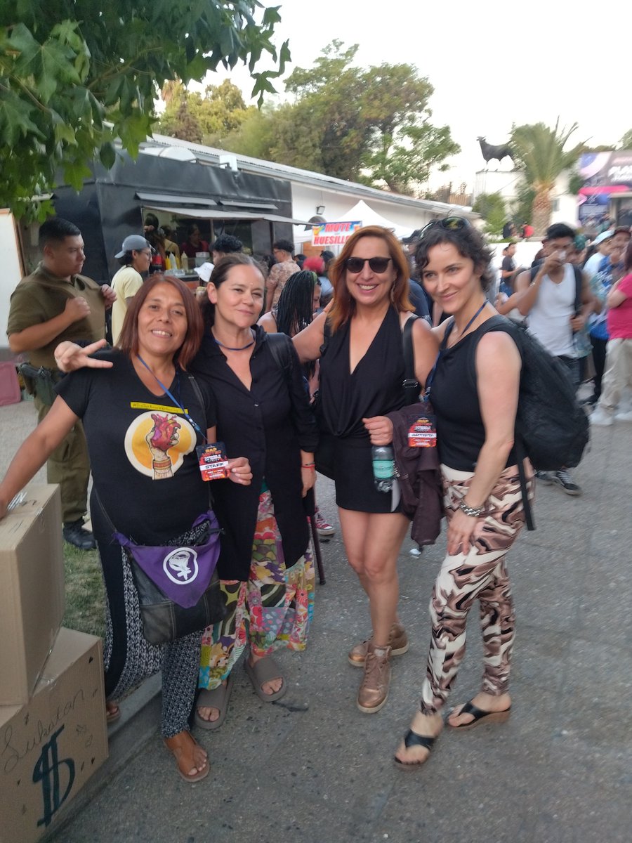 CeciTITISOTO's tweet photo. #ConversaTvMas ayer no las pude ver Estaba aportando mi granito de arena con la gente de la 5ta region junta a mis ídolas @MammaSoul  y varios artistas del hip.hop como flor de rap https://t.co/yknvUNJaEd