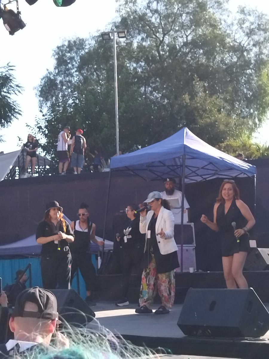 CeciTITISOTO's tweet photo. #ConversaTvMas ayer no las pude ver Estaba aportando mi granito de arena con la gente de la 5ta region junta a mis ídolas @MammaSoul  y varios artistas del hip.hop como flor de rap https://t.co/yknvUNJaEd