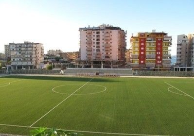 fussballgeekz's tweet image. 🇦🇱 Stadiumi Andon Lapa, Sarande - Home of 3rd tier side, KF Butrinti. Redolent of other grounds in southern #Albania peninsula; bowl-shaped arena overstood by communist-era tenements. Eye candy for the continental grouphopper 🇦🇱