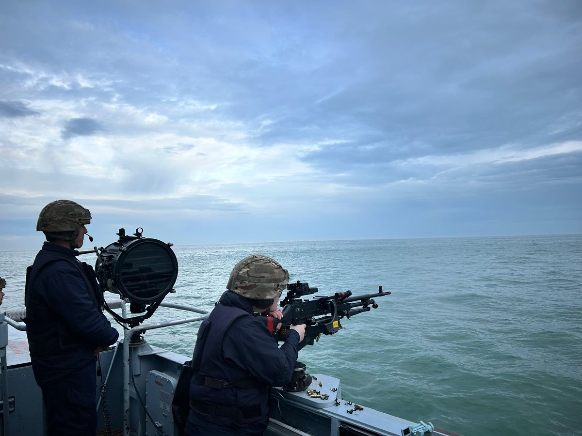 💥'Lookout bearing Red 90' This afternoon we took time to train our Standing Sea Response Force (SSRF). ⏰ Improve response times 🪖 Develop instinctive drills 🔍Improve accuracy Our SSRF includes Chefs, Engineers and Warfare Ratings. #SmallShipsBigImpact #HurworthHunts
