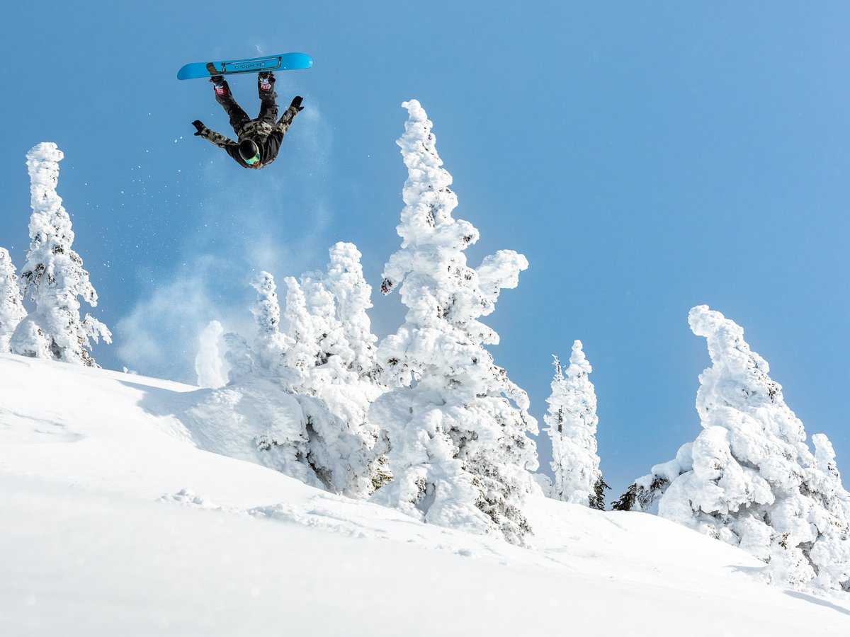 It's a bird... It's a plane... it's SEB! 🦅 ✈️
#flying #revelstoke #revelstoked