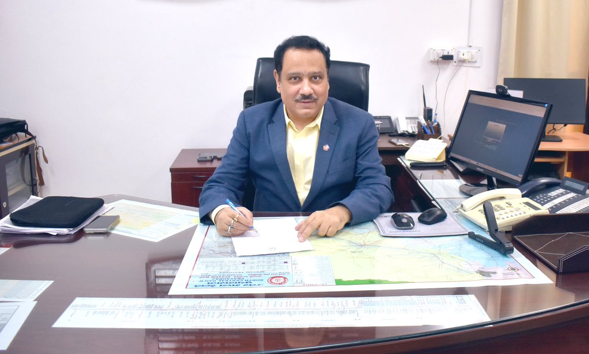 Railwhispers's tweet image. #SharatSudhakarChandrayan, an #IRTS-1993, has taken over the charge of #PCOM/#NCR on 14.02.24.
Before he was working as CPTM/CR. He has worked in important key posts of IR including DRM/HYB.
Apart from these, he has also worked as GGM/CONCOR &amp;amp; Dir/CEO/CONCOR Air Limited.
@CPRONCR