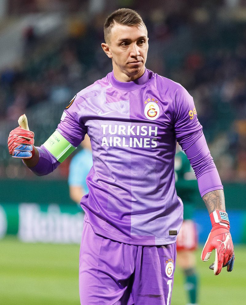 İcardi geçelim abicim bu takımın en önemli topçusu Muslera’dır. Aksini iddaa eden etmesin aq…