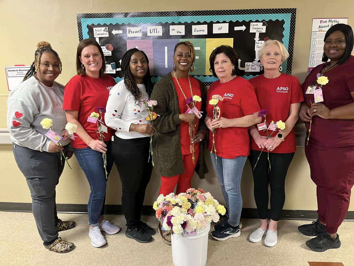 ALPowerFdn's tweet image. Spreading love this Valentine's Day ❤️💐

The E.C. Gaston Chapter of the Alabama Power Service Organization spent the day spreading love throughout 5 local nursing homes, giving over 400 residents beautiful flowers and valentines to celebrate the holiday.  

#APSO #PowerofGood