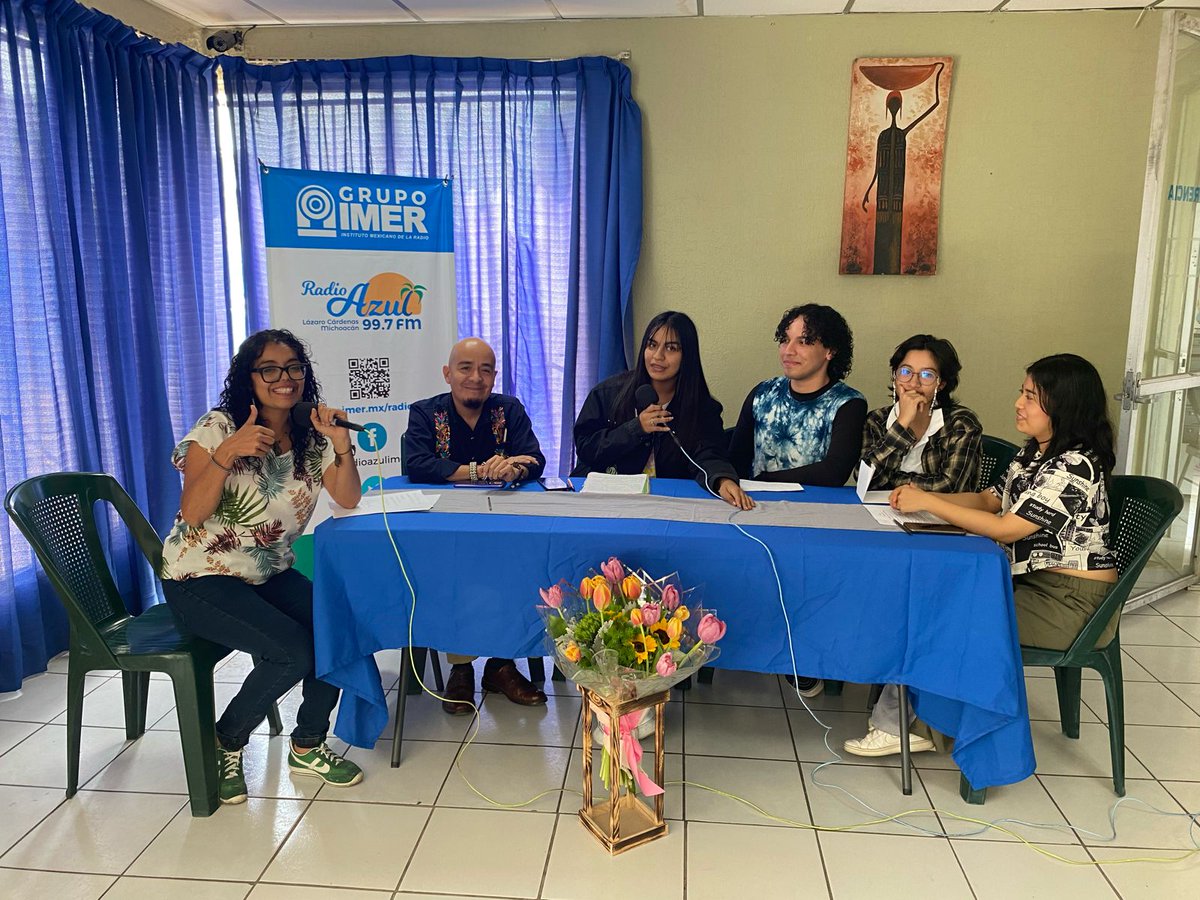 RadioAzul_FM's tweet photo. Hoy, el Lic Gabriel Malpica y alumnos de quinto cuatrimestre de la licenciatura en psicología de la Universidad Vizcaya de las Américas, platicando con @Jeriel Vargas sobre: "El amor en tiempos modernos", !!La juventud se expresa!!.
Radio Azul, 99.7 FM, IMER, Somos Radio Pública. https://t.co/mhFSM0fzRM