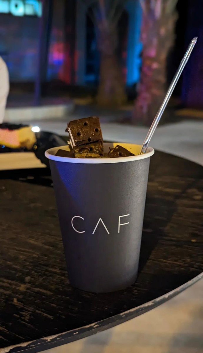 .
.
ليت صوتك ينشرب واقول صبيه
لين ما تروى عروقي من حنانه 😍
.
.