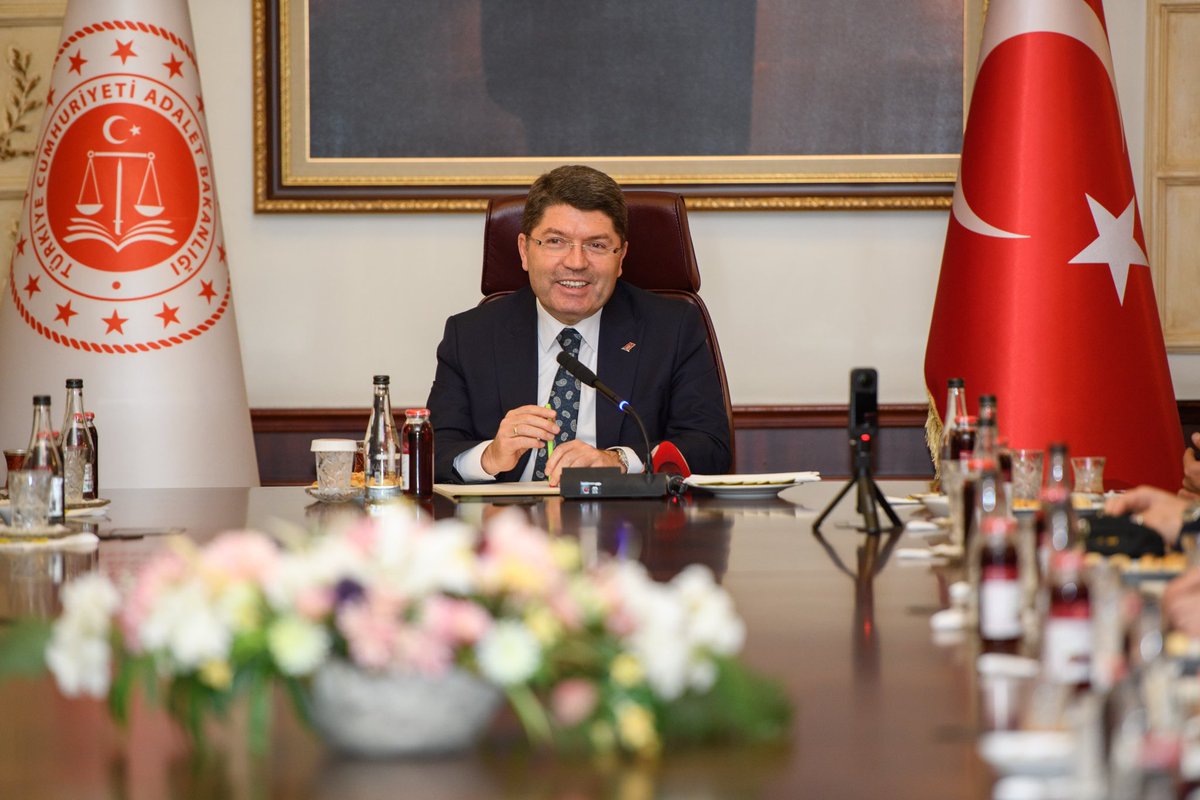 blntbstnc's tweet photo. 📌Bartın Basını olarak Adalet Bakanımız Sayın Yılmaz Tunç’un misafiri olduk. 

📌Çalışmalarıyla her zaman gururumuz olan ve bizlere vakit ayıran Sayın Bakanımıza bir kez daha teşekkür ediyoruz.

https://t.co/hUzjBGAdUB

@yilmaztunc #bartın https://t.co/b43rxbxOCp