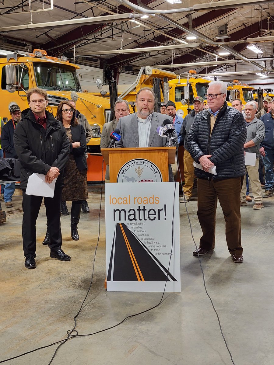 SenatorOMara's tweet image. 🚨Proud to join @PhilPalmesano, @Friend4Assembly, @nysenategop and @NYS_AM conferences, and #SouthernTier #FingerLakes regional leaders and highway departments to reject @GovKathyHochul's proposed cuts for local roads and bridges.

🚨More here:  nysenate.gov/newsroom/press…