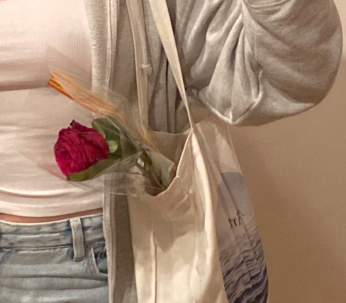 annflxke's tweet photo. <3!!!!! siempre flores https://t.co/Sh1ewtXFxg