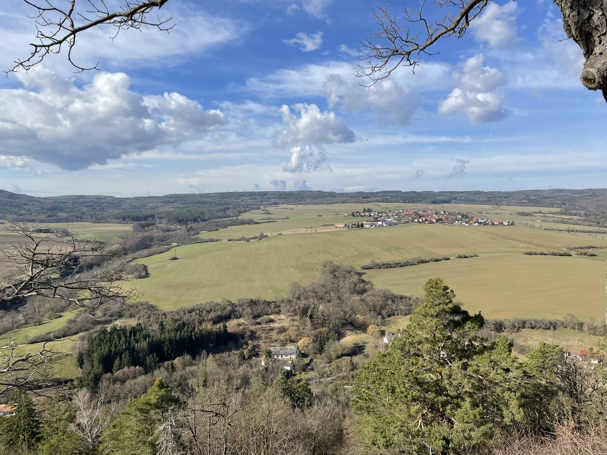 retroturistika's tweet photo. A ještě něco z hradu Točníku - jeho úžasný a fascinujicí výhledy po okolí 😎😀 #tocnik #vylet #turistika #cesko #hrad #fotocesty #travel #czechia #castle #trip #landscape #winter https://t.co/iNALx0VbaH