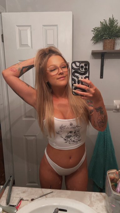 I missed shaking my ass and fingering my pussy online 🥹 I&rsquo;m so happy to be back https://t.co/7TguXYN