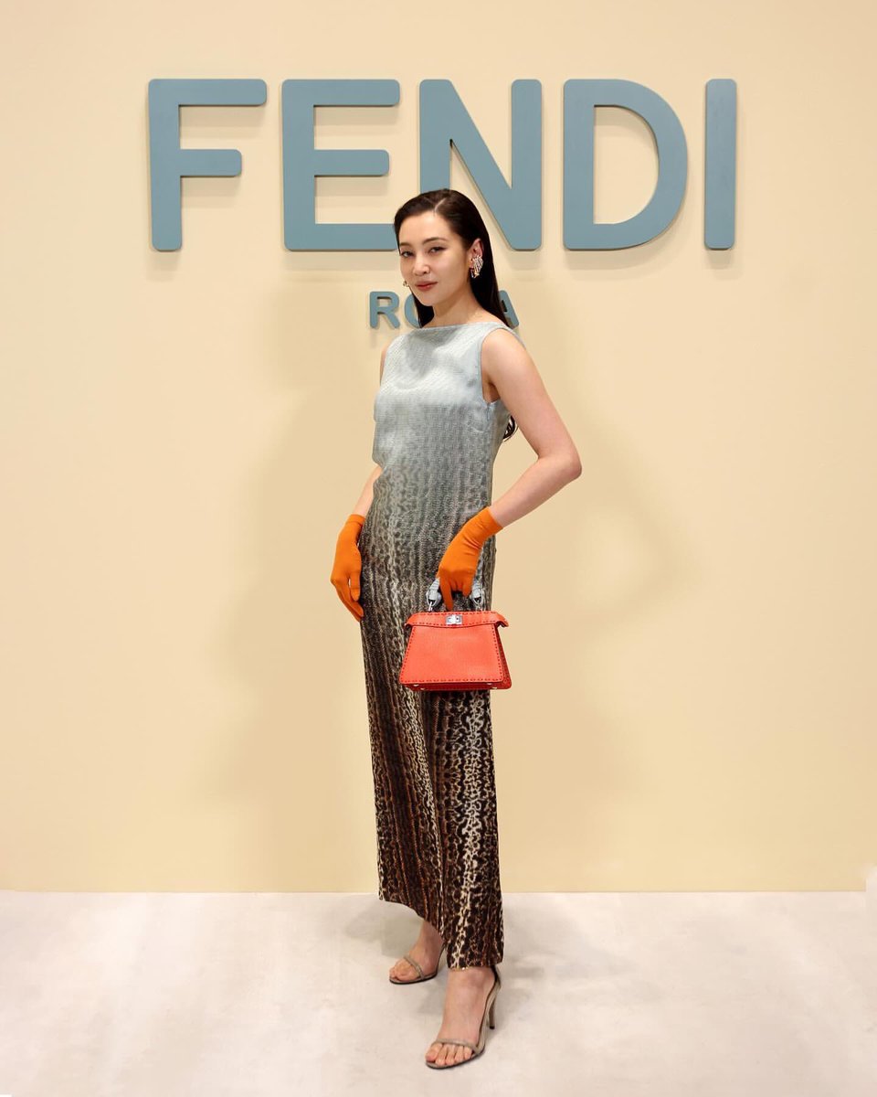#FendiAmbassador Bella Campen attended the #FendiFW24 show.

The star chose a #FendiSS24 dress featuring the season’s karung print and a #FendiPeekaboo with #FendiSelleria stitching.
@bellacampen
Cr. @fendi 
#popebell_pellbopeclub
#pellbope 
#popebella 
#โป๊ปเบล
#โป๊ปเบลล่า