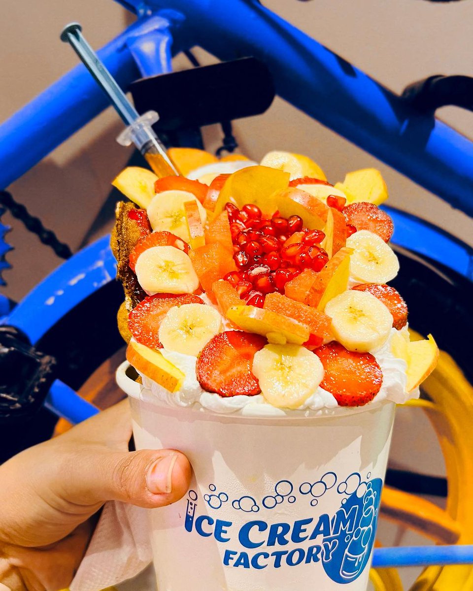 🍇🍓The French Fruit Swing Bubble Waffle
🥤🥛Sitaphal Falooda (Large)
🤎🍨 Nutella Hazelnut Crunch (Large)
.
#icecreamfactory #icecreamfactoryshahidurbar #traveleats #travelrahee #foodierahee