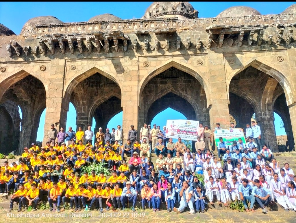 Exploring the enchanting trails of Gawilgad Fort at Chikhaldara with over 150 students was a memorable experience, marking the #GoldenJubilee of #MelghatTigerReserve. Connecting with History & Nature in such a stunning setting is truly priceless. #GawilgadFort #NatureTrail