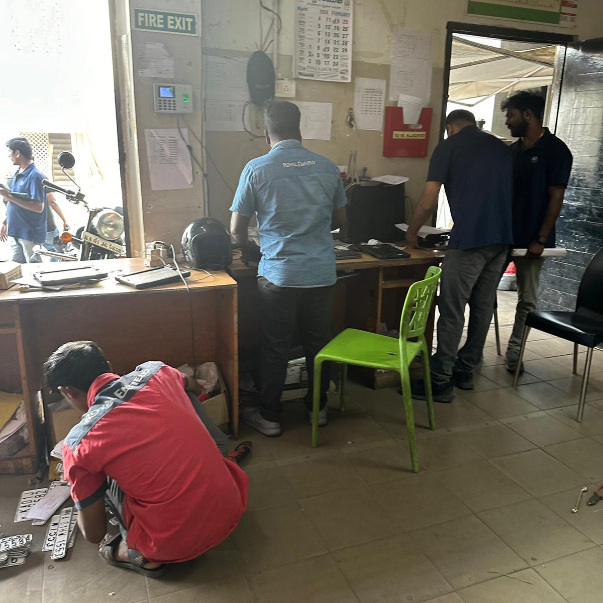 johnny_aroza's tweet photo. @royalenfield btm service center is neither interested in responding from past one hour , not proceeding the case but blaming between service centre for the issue which they have done 
@RoyalEnfieldIn @sidlal @EicherMotorsLtd https://t.co/bSDiVchRLy