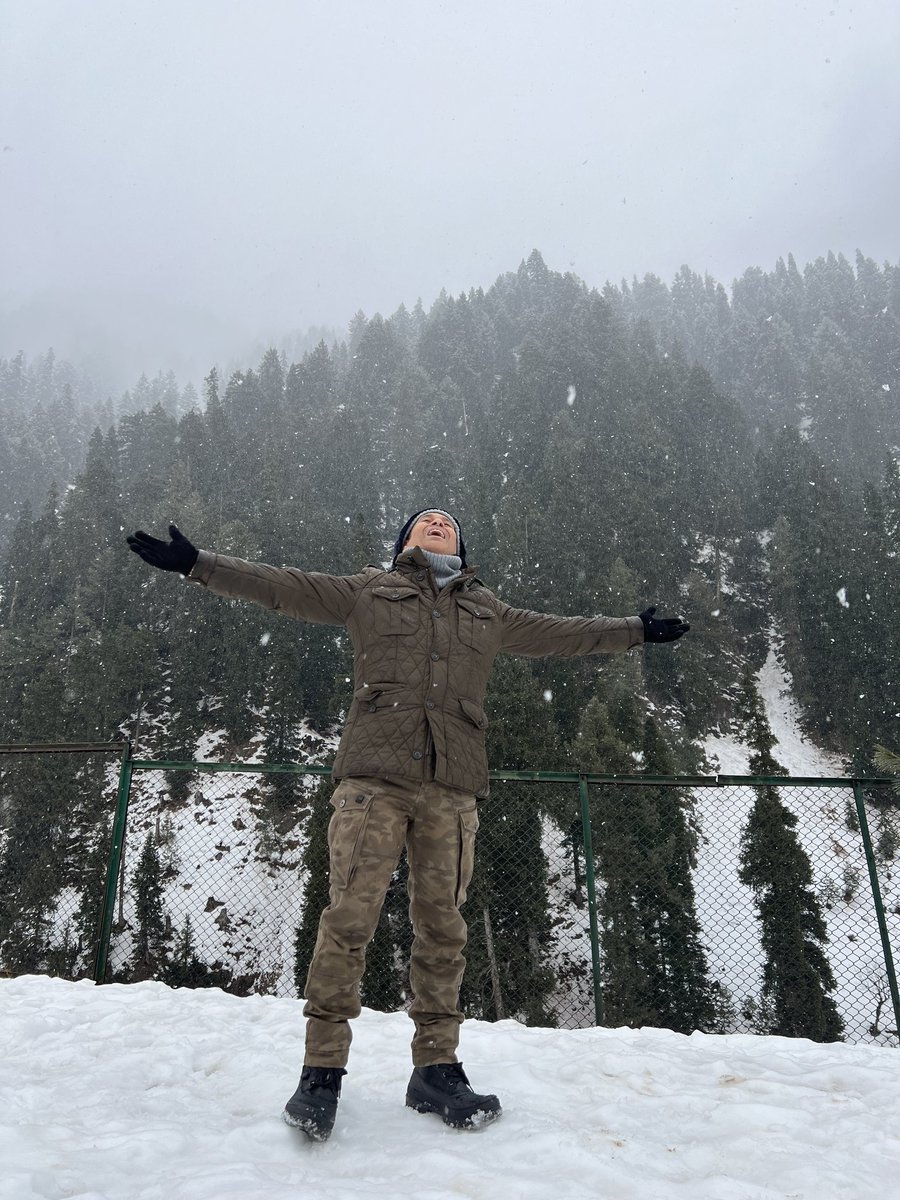 sachin_rt's tweet photo. Hamara ‘pehla’ snowfall in Pahalgam! ❄️ https://t.co/P2J3DmdBir