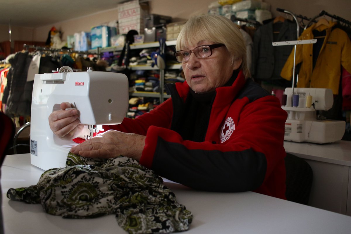 I'm inspired by people who help others even while dealing with the consequences of conflict in their own lives. In Ukraine, they've been doing it for 2 years - like these <a href="/RedCrossUkraine/">Ukrainian Red Cross</a> staff and volunteers in Dnipro.