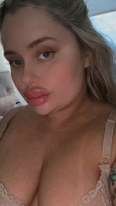 Princess 👑 https://t.co/1D2mAbNdGF<a href="/tag/newprofilepic"class="tags"><span>#newprofilepic</span></a>