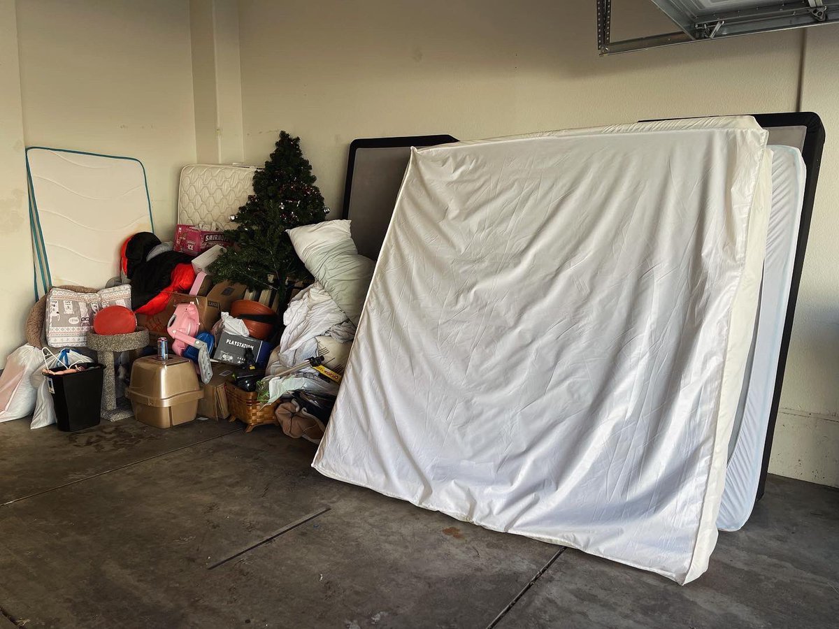 MoonJunkRemoval's tweet photo. #coloradosprings #coloradospringsrealtor #coloradorealtor #coloradorealtors #coloradolife #thepinery #boulderco #uccs #gardenofthegods #castlerock #gardenofthegodscolorado #coloradospringsco #cherrycreek #briargate #denver #highlandsranch #castlepines #denvercolorado #colorado https://t.co/NsDrGAVAul