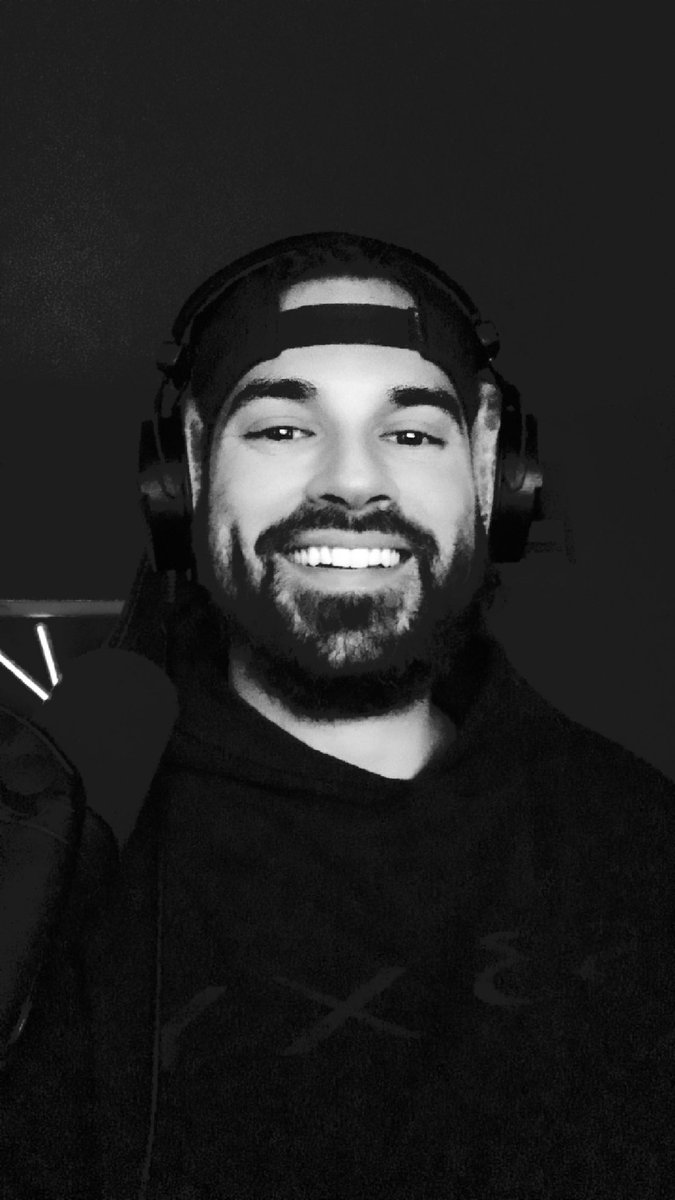 Smiles located here :
twitch.tv/SKITZ
LIVE 🫡
