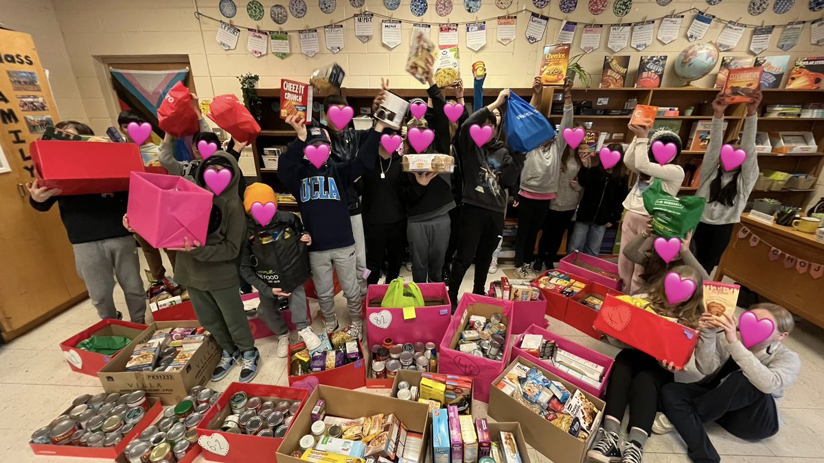 Chojkac's tweet photo. How it started vs. how it ended! Falgarwood collected about 800 non-perishable food items to help support the Oakville Fare Share Food Bank. @Falgarwood_HDSB #fooddrive https://t.co/Al7h0Vl31Q
