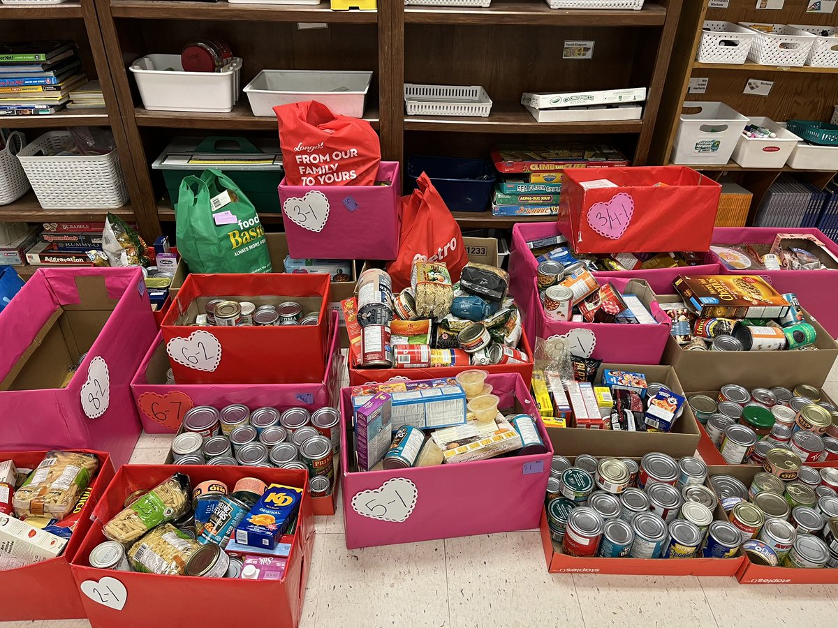 Chojkac's tweet photo. How it started vs. how it ended! Falgarwood collected about 800 non-perishable food items to help support the Oakville Fare Share Food Bank. @Falgarwood_HDSB #fooddrive https://t.co/Al7h0Vl31Q
