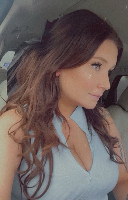 Obsessed with bows in my hair 😇 https://t.co/cw8f6jnx91