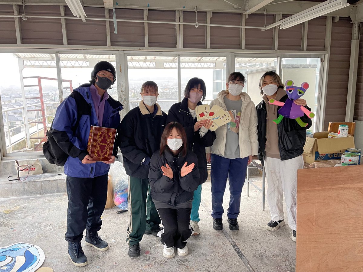 Tech_BiwakoHall's tweet photo. 令和５年度びわ湖ホール舞台技術研修の受講生募集を締め切りました♪多数のご応募ありがとうございます😊
写真は、成安造形大学の「小道具製作チーム」です。
演出家の確認を行い、これから修正等進めていきたいと思います。本番が楽しみ💃 https://t.co/8mw8dREFnu